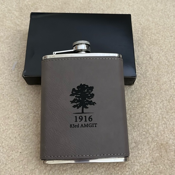 Woodway Golf Club Leatherette Flask New Canaan Connecticut - Picture 1 of 6